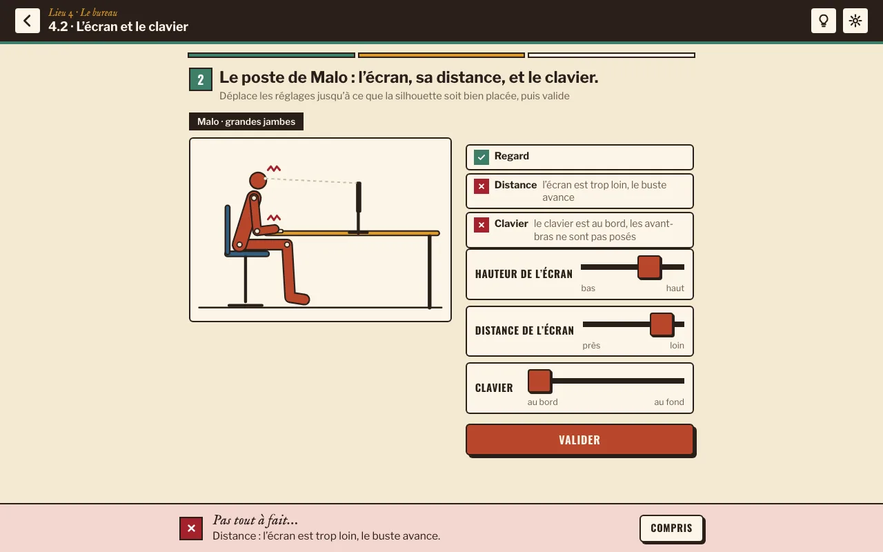 Niveau 4.2 « L’écran et le clavier » : la silhouette de Malo penchée vers l’écran, et les vérifications après validation : le regard est bon, l’écran est trop loin, le clavier est au bord