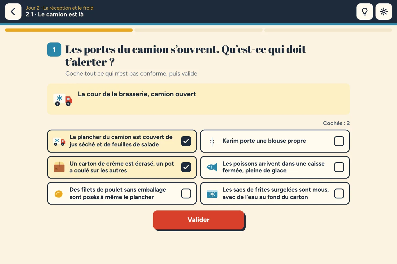 Première étape du niveau 2.1 « Le camion est là » : les portes du camion s’ouvrent, deux anomalies sont déjà cochées sur six constats